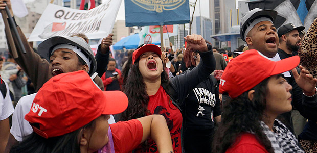 Movimentos sociais e trabalhadores se concentraram no Largo da Batata, em So Paulo