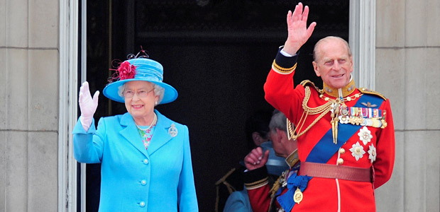 A rainha Elizabeth 2 e seu marido, o prncipe Philip, no Palcio de Buckingham