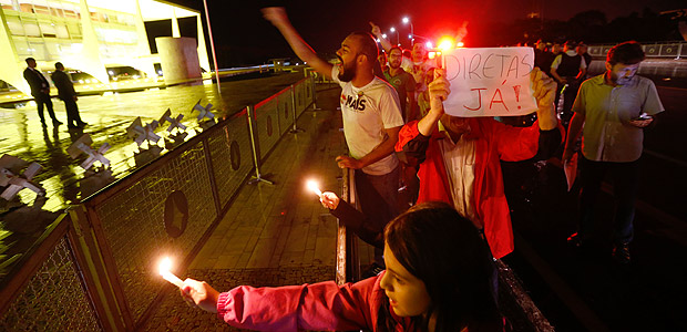 Grupo protesta em frente ao Palcio do Planalto