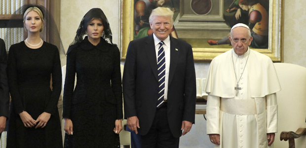 Ivanka, Melania e Donald Trump encontram o papa Francisco no Vaticano