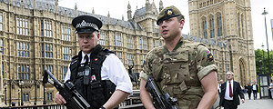 Policiais nas ruas de Manchester – Ray Tang-24.mai.17/Xinhua Policiais nas ruas de Manchester – Ray Tang-24.mai.17/Xinhua