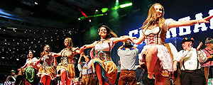 Dançarinas se apresentam na Oktoberfest de Blumenau – Divulgação Dançarinas se apresentam na Oktoberfest de Blumenau – Divulgação