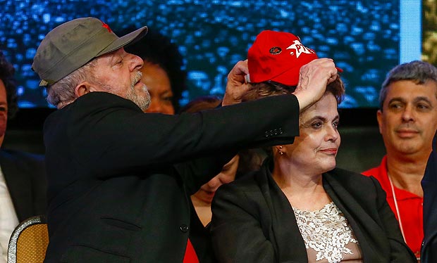 Os ex-presidentes Lula e Dilma Rousseff, no 6º Congresso do PT, em Brasília