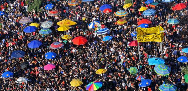 Artistas, produtores, ativistas e blocos de carnaval de São Paulo realizaram no Largo da Batata, em Pinheiros, um ato pela saída do presidente Michel Temer e pela realização de eleições diretas