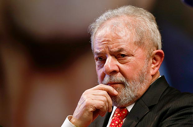 Ex-presidente Lula é condenado a nove anos e meio de prisão por corrupção e lavagem de dinheiro