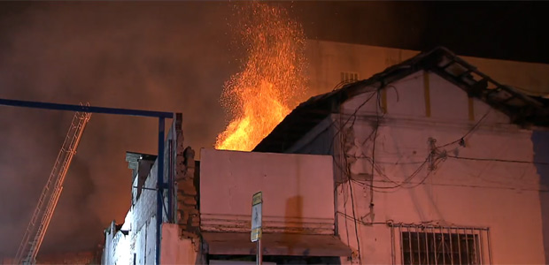 Incndio atinge cortios na regio central de So Paulo