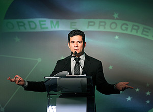 El juez Moro se toma una media de 2 días de permiso al mes para viajar