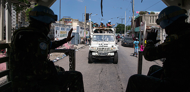 PORTO PRINCIPE - HAITI - 30.08.2017 - Militares do exercito brasileiro em ultima visita ao bairro de Cite Soleil, o mais violento de Porto Principe. (Foto: Danilo Verpa/Folhapress, MUNDO)
