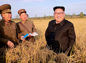 (FILES) This file photo taken on September 29, 2017 shows an undated picture released from North Korea's official Korean Central News Agency (KCNA) on September 30, 2017 of North Korean leader Kim Jong-Un (C) visiting Farm No. 1116 under Korean People's Army (KPA) Unit 810 at an undisclosed location.North Korean leader Kim Jong-Un is a rational politician and the US needs to understand that to deal with the nuclear-armed country, a top Central Intelligence Agency Korea expert said on October 4, 2017. "Beyond the bluster, Kim Jong-Un is a rational actor," said Yong Suk Lee, the deputy assistant director of the CIA's Korea Mission Center. "We have a tendency in this country to underestimate his conservatism." "He wants to rule for a long time and die in his own bed," Lee said at a conference on the CIA at George Washington University. / AFP PHOTO / KCNA VIA KNS / STR / South Korea OUT / REPUBLIC OF KOREA OUT ---EDITORS NOTE--- RESTRICTED TO EDITORIAL USE - MANDATORY CREDIT "AFP PHOTO/KCNA VIA KNS" - NO MARKETING NO ADVERTISING CAMPAIGNS - DISTRIBUTED AS A SERVICE TO CLIENTSTHIS PICTURE WAS MADE AVAILABLE BY A THIRD PARTY. AFP CAN NOT INDEPENDENTLY VERIFY THE AUTHENTICITY, LOCATION, DATE AND CONTENT OF THIS IMAGE. THIS PHOTO IS DISTRIBUTED EXACTLY AS RECEIVED BY AFP. /
