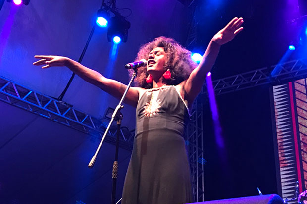 Liniker canta no Mimo Festival, em Paraty