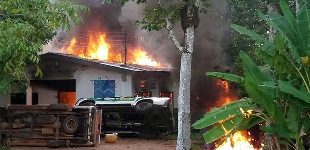 Garimpeiros queimam escritrios do Ibama, ICMBio e Incra no sul do Amazonas