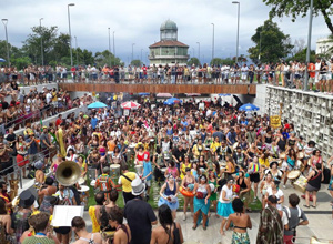 Blocos não oficiais fazem esquenta de Carnaval em ruas do RJ – Zo Guimarães - 07.jan.18/ Folhapress