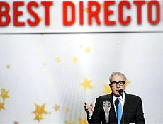 Diretor Martin Scorsese recebe o prmio de melhor diretor por &quot;Os Infiltrados&quot;<BR>