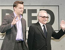 Ator Leonardo Di Caprio (esq) e o diretor Martin Scorsese falam com a imprensa em Tóquio