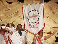 Antigos sambistas de So Paulo encerraram o desfile da marca Cavalera