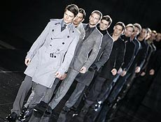 Modelos usam criao do estilista francs Franck Boclet da coleao inverno 2007-2008<BR>