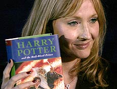 J.K. Rowling deu a notcia em seu site