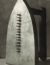 "Le Cadeau", de Man Ray (1921)
