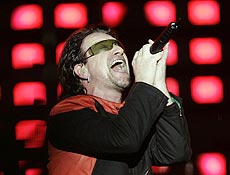 Bono, lder do U2, apia causas humanitrias
