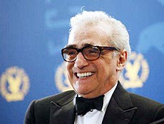 Martin Scorsese sorri ao receber prmio do Sindicato dos Diretores por "Os Infiltrados"