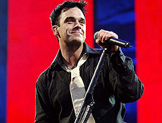 Robbie Williams foi internado em clnica