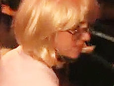 Britney Spears apareceu usando uma peruca loira no Roxy Nightclub, em Los Angeles