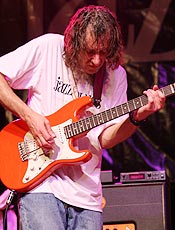 Guitarrista Scott Henderson toca em festival de Guaramiranga, no Cear
