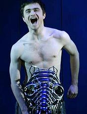 Daniel Radcliffe nos palcos de Londres com a pea "Equus"