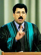 Advogado de Saddam Hussein Khalil al Dulaimi durante jugalmento