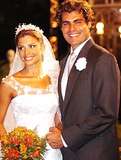 Thelma (Grazi Massafera) com Jorge (Thiago Lacerda) se casam