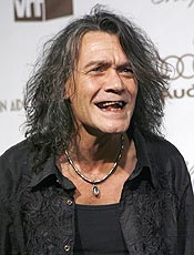 Eddie Van Halen vai se internar num centro de reabilitao