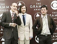 Membros da banda Modest Mouse durante 47º Grammy Awards em Los Angeles (EUA)
