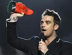 Robbie Williams retoma estilo de vida bomio