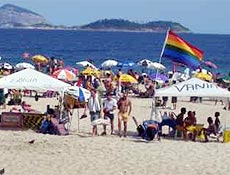 Principal vista do trecho gay de Ipanema é o arquipélago das Cagarras, a 5 km da praia