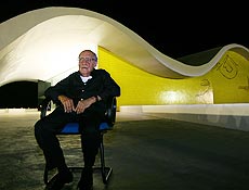 Oscar Niemeyer far cem anos em dezembro