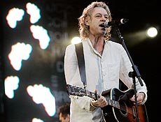 O cantor Bob Geldof, que liderou a campanha Band Aid nos anos 80, protesta contra a BBC