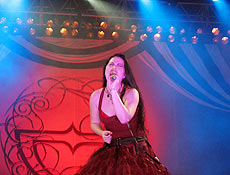 Amy Lee canta durante show do Evanescence no Parque Antrtica, zona oeste de So Paulo
