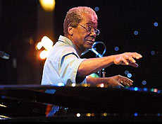 Pianista de jazz americano Andrew Hill esteve no Brasil em 2004 no Chivas Jazz Festival