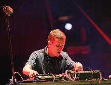 DJ Propulse durante apresentao nos palcos do Skol Beats 2007, em So Paulo