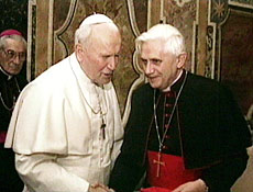"O Vaticano de Bento 16" mostra cardeal Joseph Ratzinger (agora papa Bento 16)
