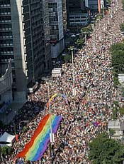 Multido compareceu para festa na av. Paulista; veja galeria de imagens