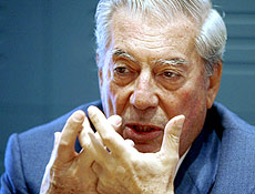 Escritor Mario Vargas Llosa diz não usar computador para escrever seus romances