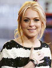 Lindsay Lohan se entregou à polícia mas foi libertada 1 hora depois