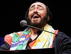 Tenor Luciano Pavarotti recebeu do governo da italiano o Prmio Excelncia na Cultura
