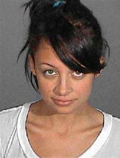 Nicole em foto de fichamento tirada pelo Departamento de Polcia local