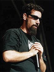 Serj Tankian produziu e tocou a maioria dos instrumentos do lbum