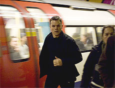 Ator, que estrela terceiro filme do agente Bourne, compara americanos a personagem 