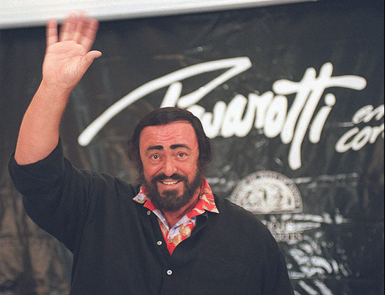 O tenor italiano Luciano Pavarotti