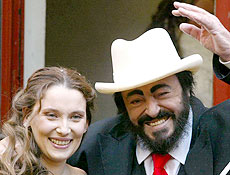 Luciano Pavarotti e sua mulher, a ex-secretria Nicoletta Mantovani, 35 anos mais jovem