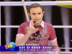 Caco Rodrigues, apresentador do "Fantasia", atendeu a 
ligações de mulheres e homens